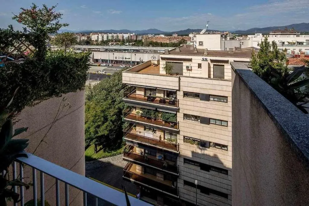 Atico Con Gran Terraza En El Corazon De Girona contacts